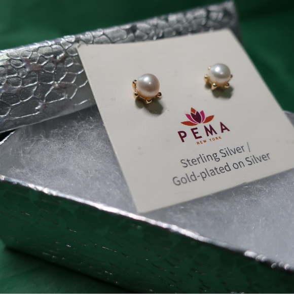 Pema pearl gold-plate stud earrings - Picture 1 of 6